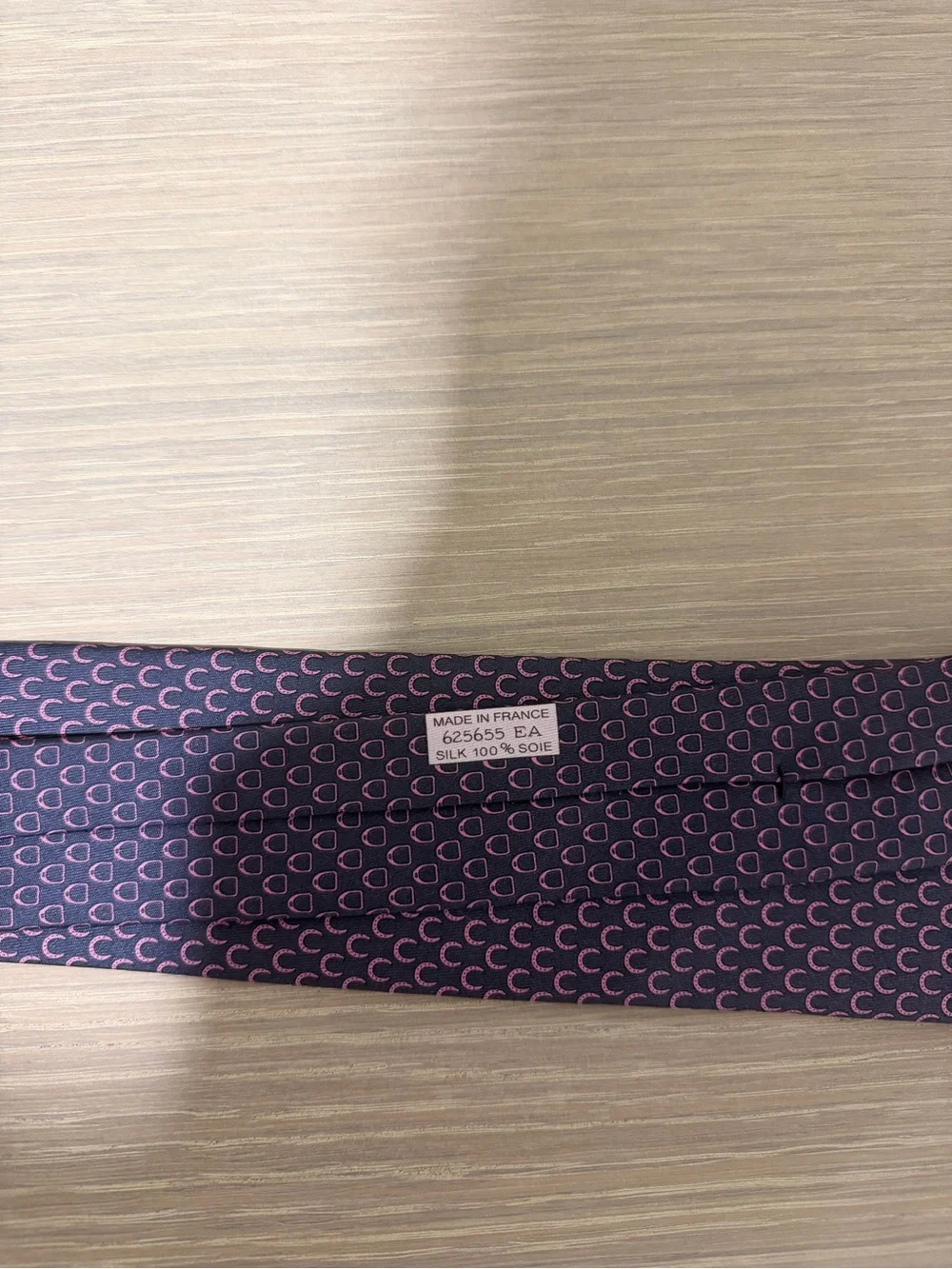 Hermes 100% Silk Pink & Navy Blue Horseshoe Pattern Men's Tie